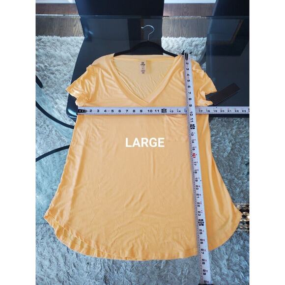 MONO Women's Yellow Solid Casual Short Sleeve Regular Fit V-Neck T Shirt Top - Picture 8 of 14